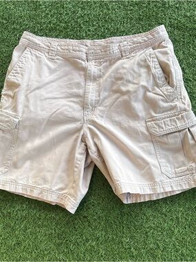 Columbia Sportswear Khaki Cargo Shorts Size 36